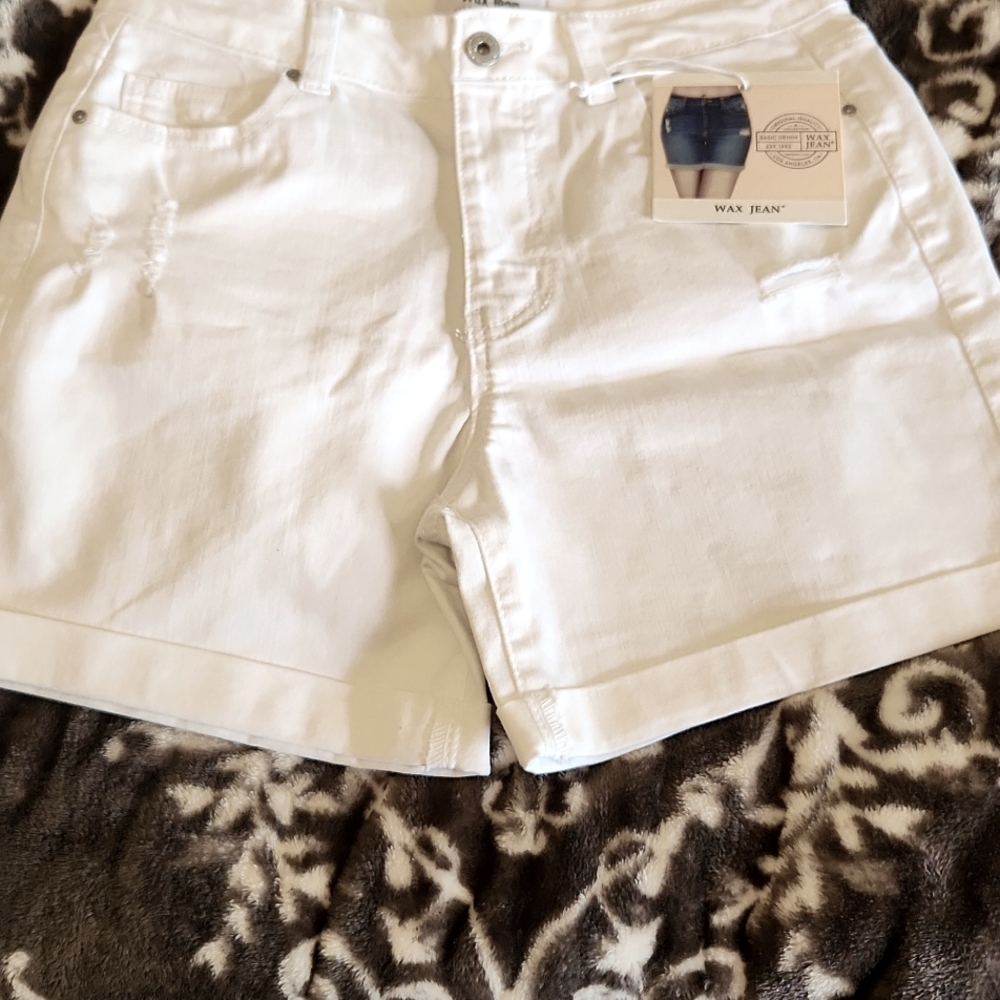 NWT WHITE DENIUM SHORTS